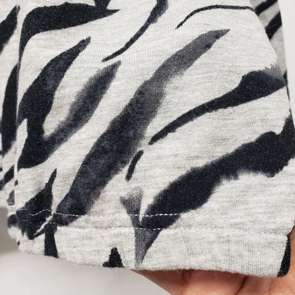 CHICO'S Zenergy Pullover Blouse Long Sleeve Top Size 3P XL Petite Zebra Print